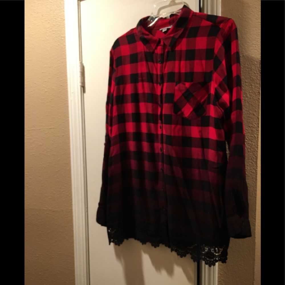 Avenue ombré plaid blouse 1X with lace trim bottom
